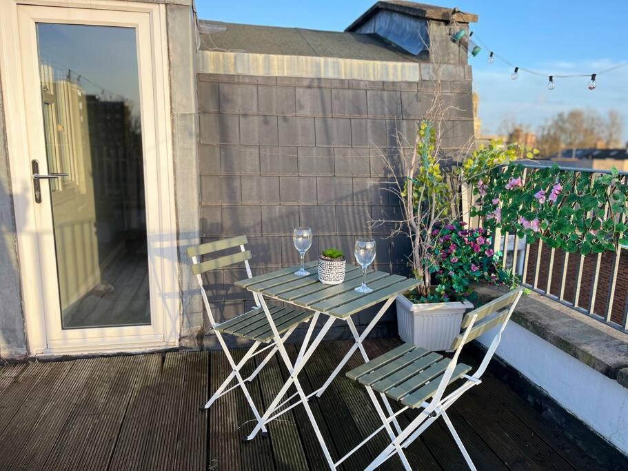 Modern With Stylish Terrace - Your London Oasis! Exteriör bild